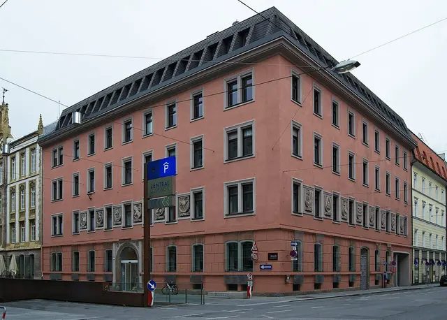 Die Bezirkshauptmannschaft Innsbruck Land soll nach Telfs übersiedeln, das Gebäude in Innsbruck für das MCI verwendet werden. | Foto: Hafelekar