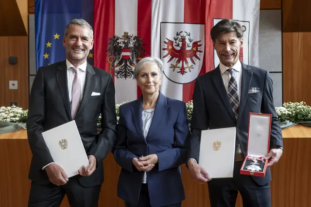 Klaus-Dieter Gosch mit Anna Sporrer und Wigbert Zimmermann bei der feierlichen Amtsübergabe.(v.l.) | Foto: BMJ/APA-Fotoservice/Jan Hetfleisch