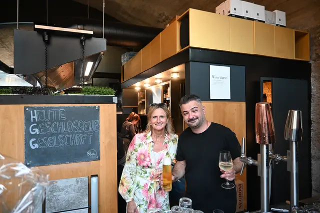 Martina Foradori und Alper Kütük bei der Wiedereröffnung des Marta in Innsbruck. | Foto: Königer