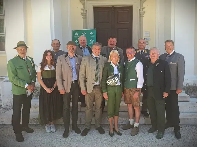 Ing. Gottfried Klinghofer, Sophie Berger, Johann Nemetschek, DI Andreas Berger, Werner Bayler, Ing. Christian Oberenzer, Josef Kohzina, Mag. Klaudia Tanner, Ing. Manfred Schulz, Oberst Hans-Peter Hohlweg, KR Otto Reinthaler, BGM Josef Tatzber. | Foto: Christine Kohzina 