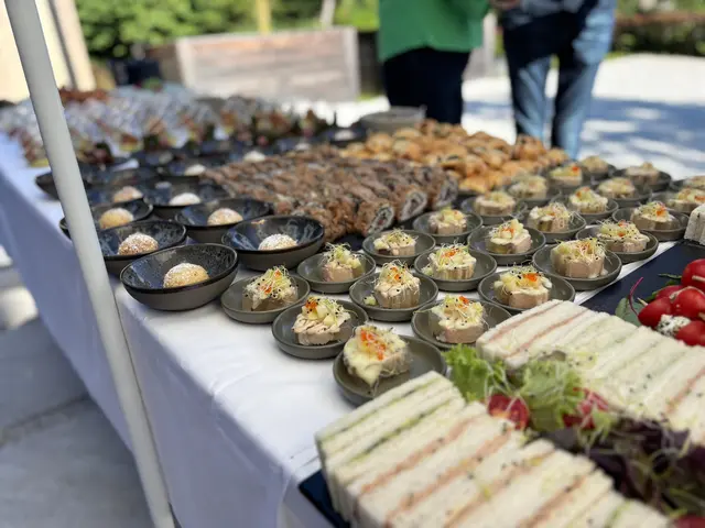 Das Buffet ist eröffnet! | Foto: Elisabeth Korbe