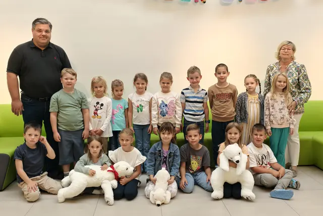 2025 Volksschule Grafenwörth, 1a mit Direktor Jürgen Duffek und Klassenlehrerin Elke Leitner. | Foto: Christian Nowotny