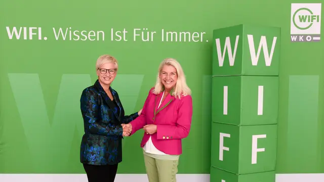 V. l.: WK OÖ-Präsidentin Doris Hummer und Wifi-Kuratorin Doris Cuturi-Stern. | Foto: Erwin Rachbauer