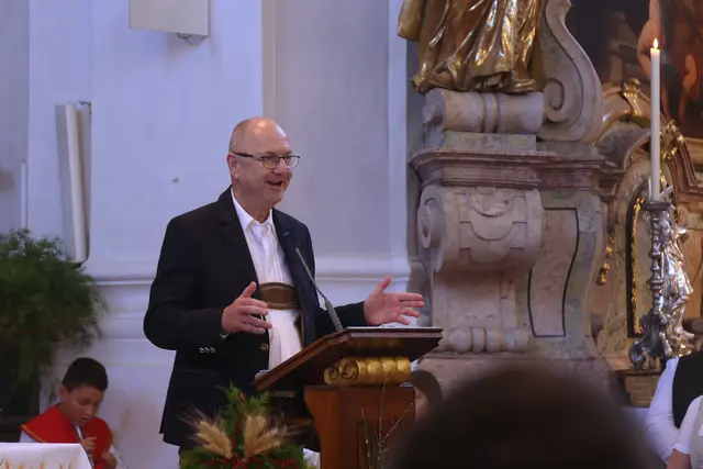 Karl Zallinger, Obmann des Orgelbauvereins Gnigl, zeigte sich erfreut über die neue Orgel. | Foto: Erzdiözese Salzburg (eds)/Michaela Greil