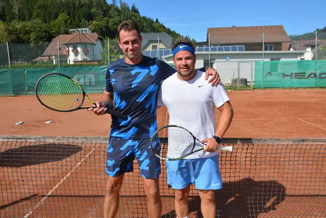 Der überragende Spieler der Vereinsmeisterschaft 2025 Stefan Kohlbacher (li) mit Finalgegner Tom Milchberger