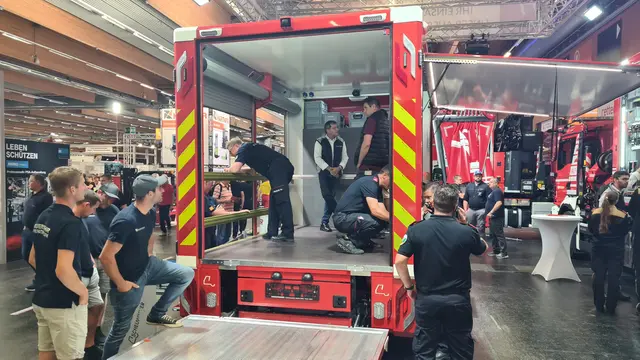 Reges Interesse am Messe-Stand von Scheuwimmer | Foto: Scheuwimmer Fahrzeugbau GmbH