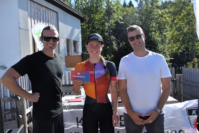 Sportreferent Thomas Krimbacher, Damensieg für  Tanja Priller und KSV Obmann Gregor Rofner. | Foto: Schwaighofer