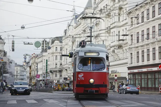 Wiener Linien zum 33er: "Es wird zurzeit evaluiert, inwiefern wir diese Linie anpassen müssen, weil ja die Linie 12 jetzt in Betrieb ist." (Archiv) | Foto: Wiener Linien/Christoph H. Breneis