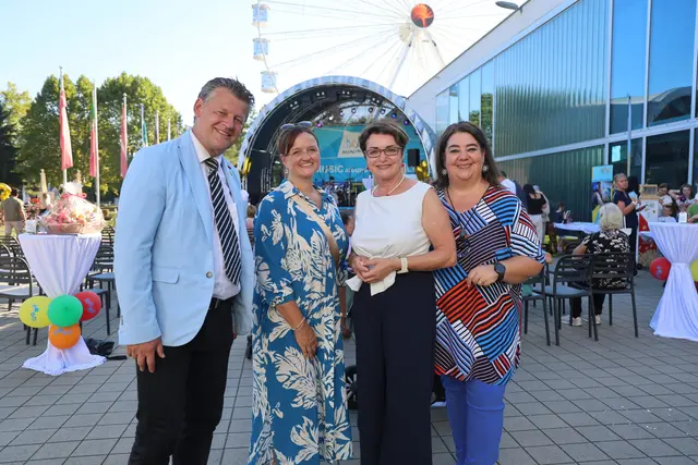 v.l.n.r.: Bürgermeister Christian Scheider, MOKI-Geschäftsführerin Sabine Grünberger, Landesrätin Beate Prettner und Gemeinderätin Ines Domenig | Foto: SK / Peter Just