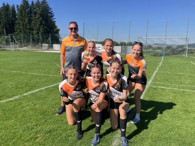 Die jüngere Mannschaft Arnreits mit Trainer Norbert Gahleitner | Foto: Sportunion Arnreit
