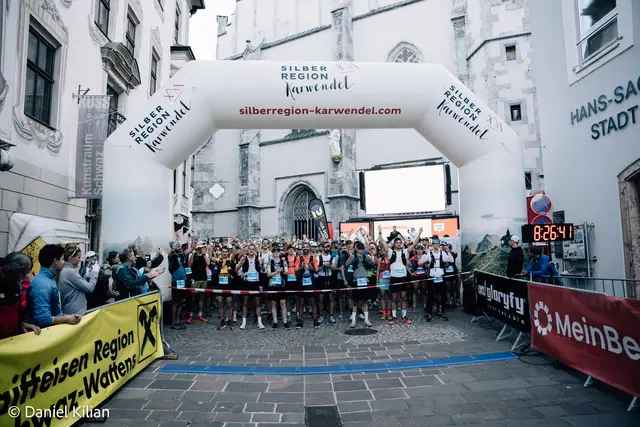 Anspannung bei den Läufer:innen am Start in den Morgenstunden in der Schwazer Altstadt. Bereits um vier Uhr morgens starteten 29 Teilnehmer:Innen bei der Königsdisziplin Ultra. 
