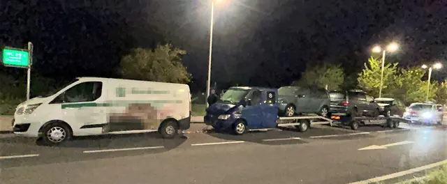 Gefährlicher Abschleppvorgang – Fahrzeuge auf der Schnellstraße aus dem Verkehr gezogen. | Foto: LPD NÖ/API Krems