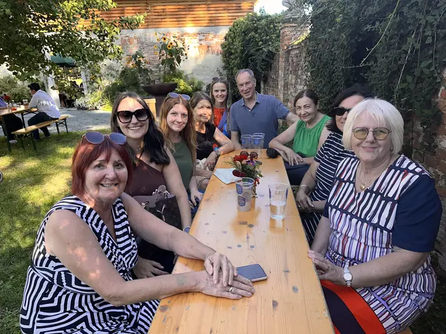 Gemütliches Beisammensein im Schlossgarten  | Foto: Lisa Stöckl
