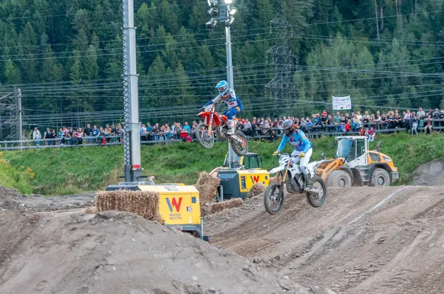 Auch auf zwei Rädern zeigte die Akteure ihr fahrerisches Können.