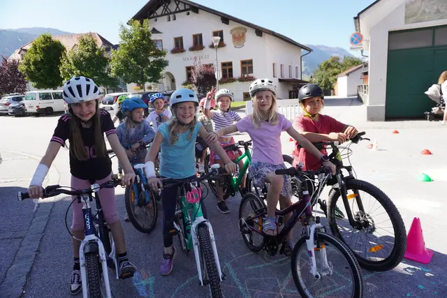 Die Kinder bewiesen ihr Können am Fahrrad- Parcours. | Foto: AMG