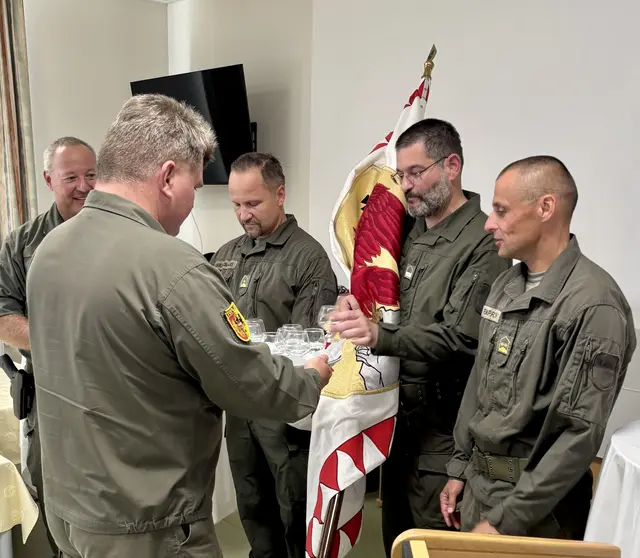 Danach folgt traditionsgemäß ein Umtrunk.  | Foto: MeinBezirk/Birgit Bachhofner