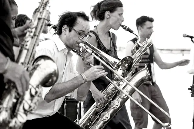 Am 4. Oktober spielt die Guerilla-Brassband „Merbo Trubky“ aus Merboltice (Tschechien) in der Alten Schule Gutau. | Foto: Merbo Trubky