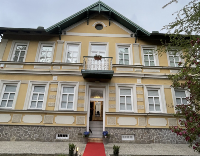 Die legendäre Falco Villa öffnet ihre Türen! Am kommenden Open House Day haben Fans und Kulturinteressierte die einmalige Gelegenheit, das ehemalige Zuhause von Musikikone Falco zu besichtigen.  | Foto: MeinBezirk