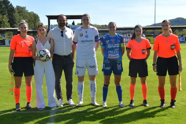 Ehrenankick und Matchpatronanz durch Landtagsabgeordneten Markus Wiesler | Foto: Michael Strini