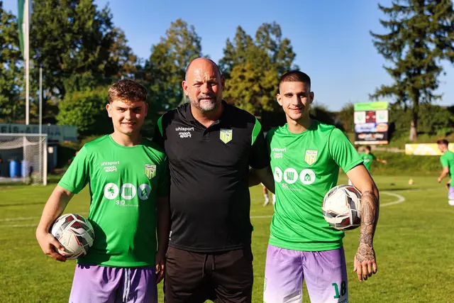 Bei ASKÖ Doppl/Hart kicken zahlreiche Lehrlinge in der Kampfmannschaft – hier Aron Hawle und Milos Jotanovic (v.l.). | Foto: Reischl