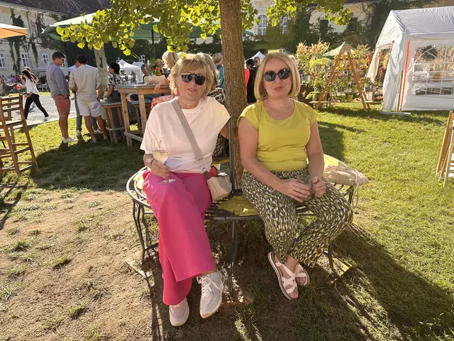 Eva Oswald und Karin Werderits genießen einen gemütlichen Samstagnachmittag bei Kramuri | Foto: Lisa Stöckl