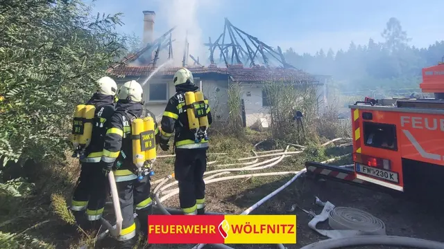 Die Brandursache ist noch unklar. | Foto: Freiwillige Feuerwehr Wölfnitz/Klagenfurt