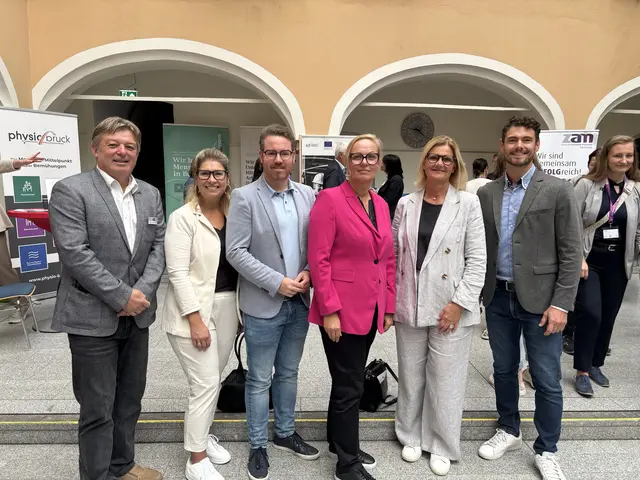 Eröffnung der AMS-Jobmesse in Bruck mit Günther Wagner, Kerstin Brickmann-Fellner, Marcel Skerget, Martina Romen-Kierner, Susanne Kaltenegger und Stephan Trippl. | Foto: Hackl