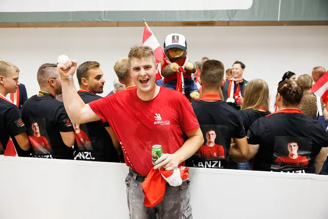 Stefan Lanzl mit seinem Fanclub beim Finaltag | Foto: SkillsAustria/Max Slovencik/Florian Wieser