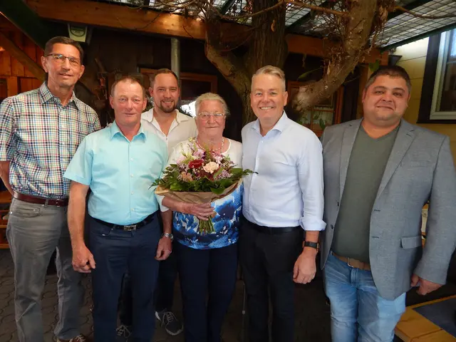 Ferdinand Bernhofer, Franz Kaser, Josef Ertl, Marianne Wimmer, Erich Priewasser, Gerhard Schickbauer (v. l.). | Foto: Gemeinde Höhnhart