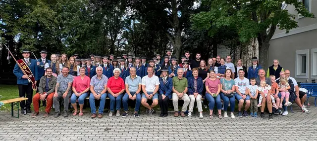 Bei strahlendem Sonnenschein zogen knapp 50 junge Musiker musizierend durch den Ort.  | Foto: Marktgemeinde Staatz