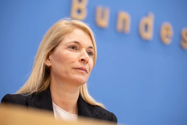 Als erste Frau in dieser Position tritt Evelyn Palla in die Fußstapfen von Richard Lutz als Oberhaupt der Deutschen Bundesbahn (DB). | Foto: Kira Hofmann / dpa Picture Alliance / picturedesk.com