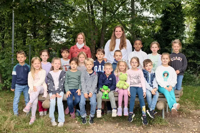 2025 Volksschule Kirchberg am Wagram, 1b. mit Direktorin Alexandra Brunner-Sauerzopf und Klassenlehrerin Sanja Gartner. | Foto: Christian Nowotny