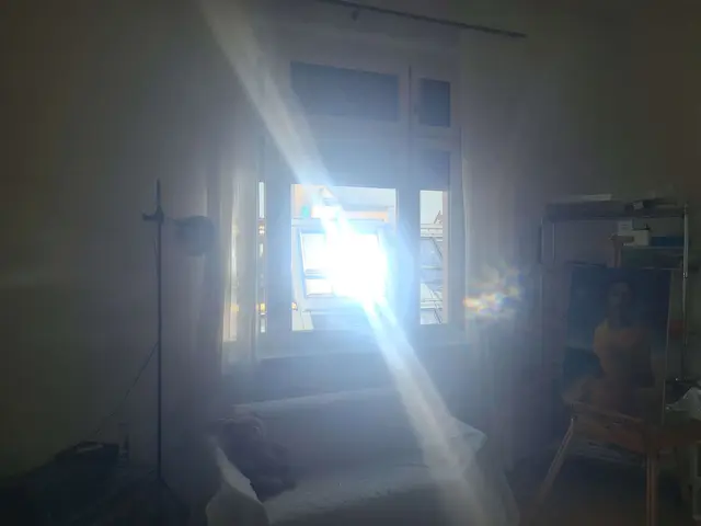 Der neue Bau in der Karolinengasse macht das Leben einer Anwohnerin gegenüber "unmöglich". Bei den Behörden stößt sie auf taube Ohren. | Foto: zVg