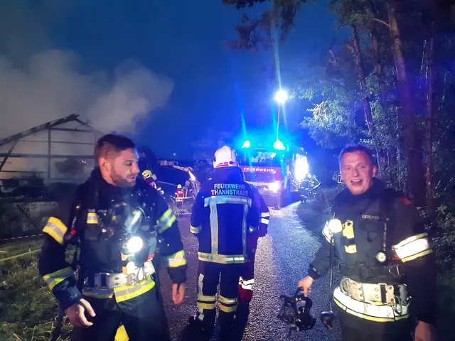 Fotos wie diese waren die Grundlage für das Feuerwehrbild  | Foto: zVg Ingrid Pröller