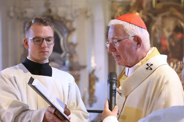 Erzbischof Franz Lackner segnete die neue Orgel. | Foto: Erzdiözese Salzburg (eds)/Michaela Greil