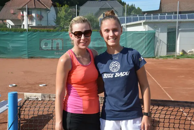 Vereinsmeisterin 2025 Johanna Mader (re) mit Daniela Schiffer