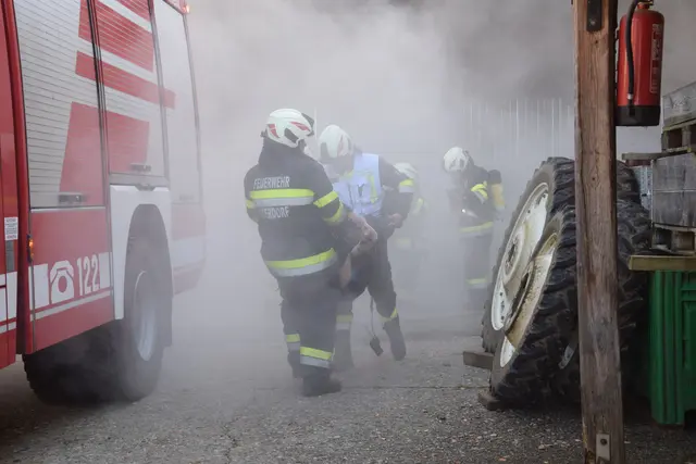 Rund 100 Einsatzkräfte waren in Kirchberg anwesend, um bei einer Großübung für den Ernstfall zu proben. | Foto: MeinBezirk / Leonie Herrmann