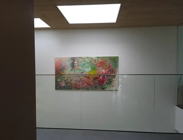 Durch die Glaswand wie in einem Aquarium | Foto: zVg Ingrid Pröller