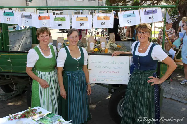 Liselotte Wolf, Verena Brabec-Wolf und Erika Berger vom Bauernbund.  
