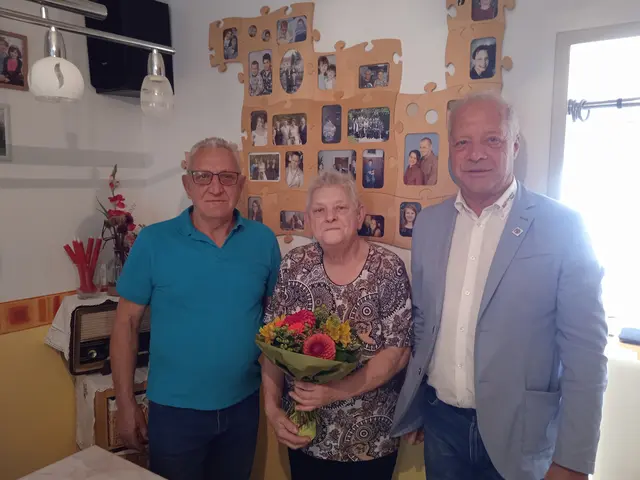 Irene Tinko beim 70. Geburtstag – Gratulation von Andreas Klos und Genovefa Scheibenreiter | Foto: Hainfeld