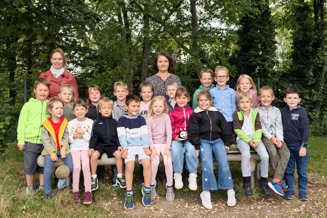 2025 Volksschule Kirchberg am Wagram, 1a. mit Direktorin Alexandra Brunner-Sauerzopf und Klassenlehrerin Ingeborg Hofmann. | Foto: Christian Nowotny