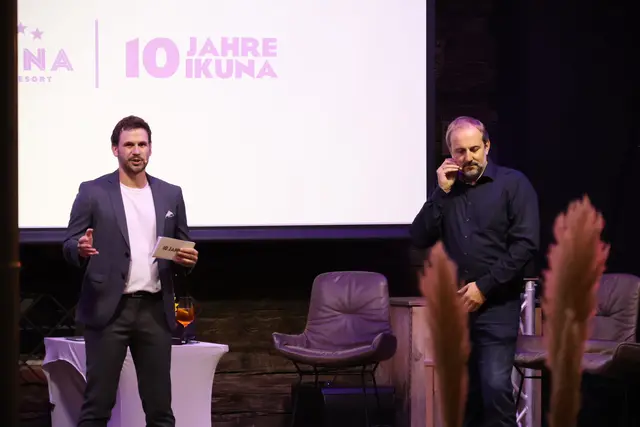 Patric Dengg und Thomas Lehner unterhielten die Gäste auf der Bühne.  | Foto: MeinBezirk