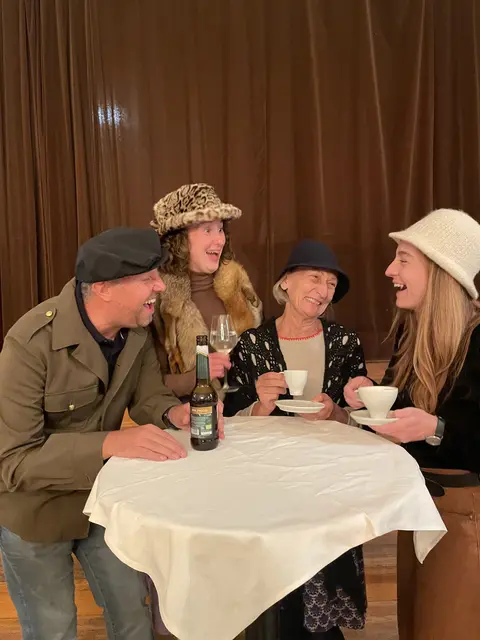 In Helfenberg wird ab 10. Oktober wieder Theater gespielt. Die Spieler proben bereits fleißig. | Foto: Theater Helfenberg