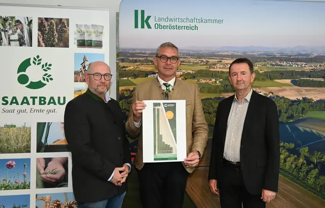 Von links: Josef Aigner (Saatbau Linz), Franz Waldenberger (Landwirtschaftskammer OÖ) und Johann Birschitzky (Saatzucht Donau). | Foto: Saatbau Linz