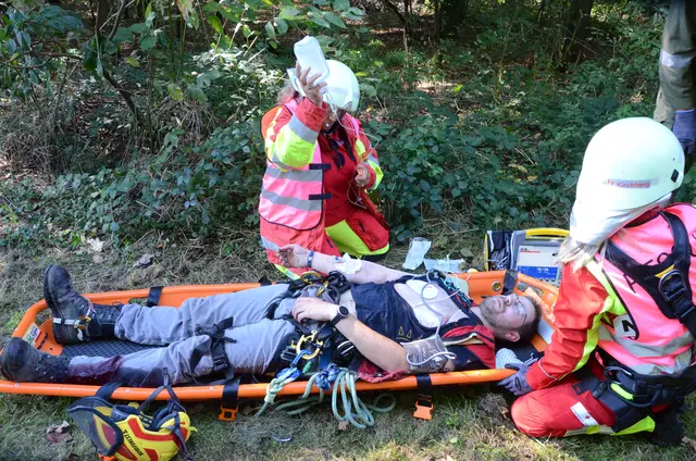 Notfallsanitäter proben den Ernstfall | Foto: FF Kirchberg