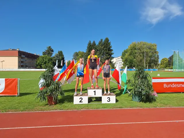 Mit Sara Schörkmayer auf Platz Eins und Kim Russ auf Platz Drei konnten in der Klasse WU16 über 800 Meter gleich zwei Stockerlplätze eingefahren werden. | Foto: KSV-LA