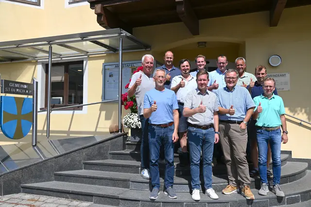 Zufriedene Gesichter bei der Abschlusssitzung zum Hochwasserschutzprojekt Haselbach–Grieselbach. | Foto: WMP/Martin Weigl