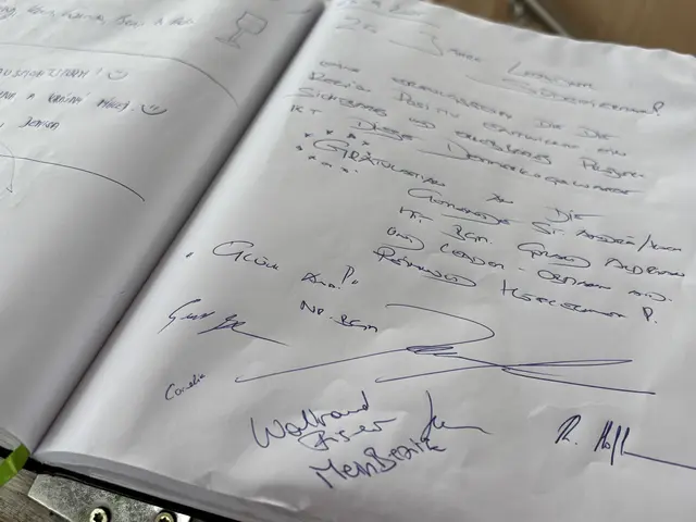 Mittlerweile wurde auf der Demmerkogelwarte bereits das 18 Gästebuch aufgelegt. | Foto: Waltraud Fischer