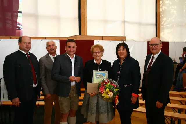 Annemarie Gigl erhielt die Ehrenbürgerschaft. | Foto: Gemeinde Kapfenstein