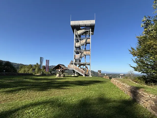 18 Meter hoch ist die Aussichtswarte bei der Altburg Bad Schwanberg | Foto: MeinBezirk/Susanne Veronik
